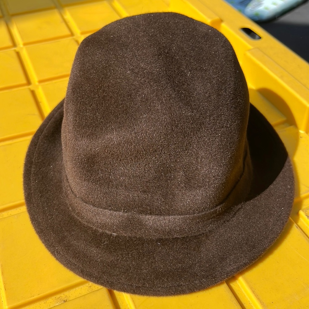 Men’s brown hat